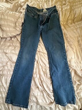 Women's Jeans in Medium Blue Denim